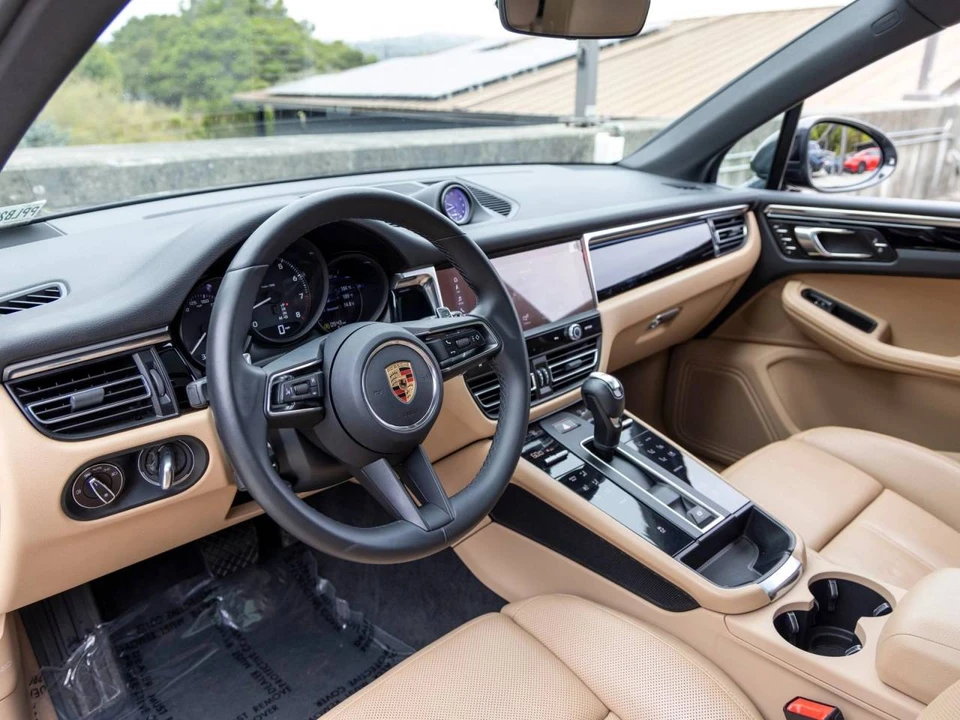 2023 Porsche Macan - Image 4 of 5