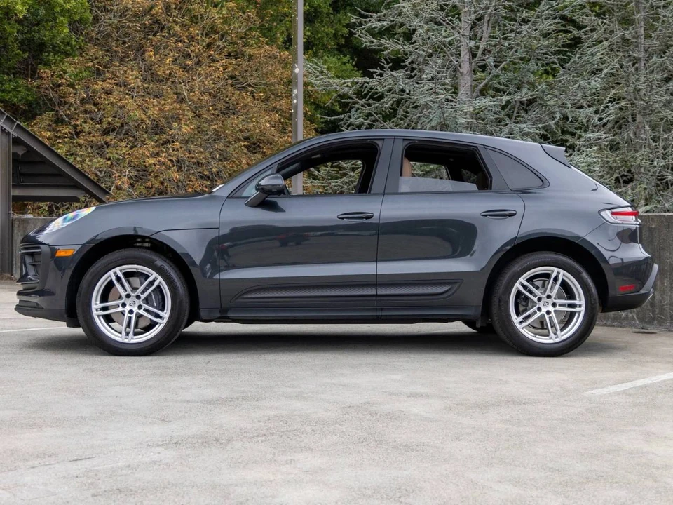 2023 Porsche Macan - Image 2 of 5