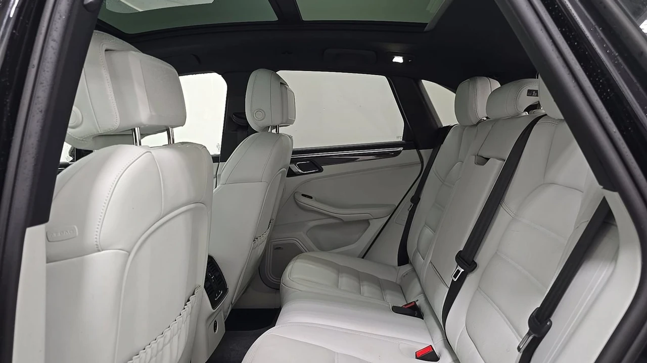 2023 Porsche Macan - Image 11 of 12