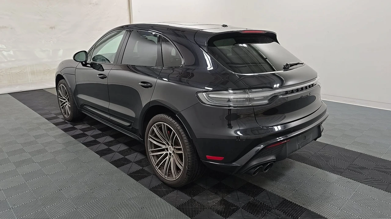 2023 Porsche Macan - Image 5 of 12