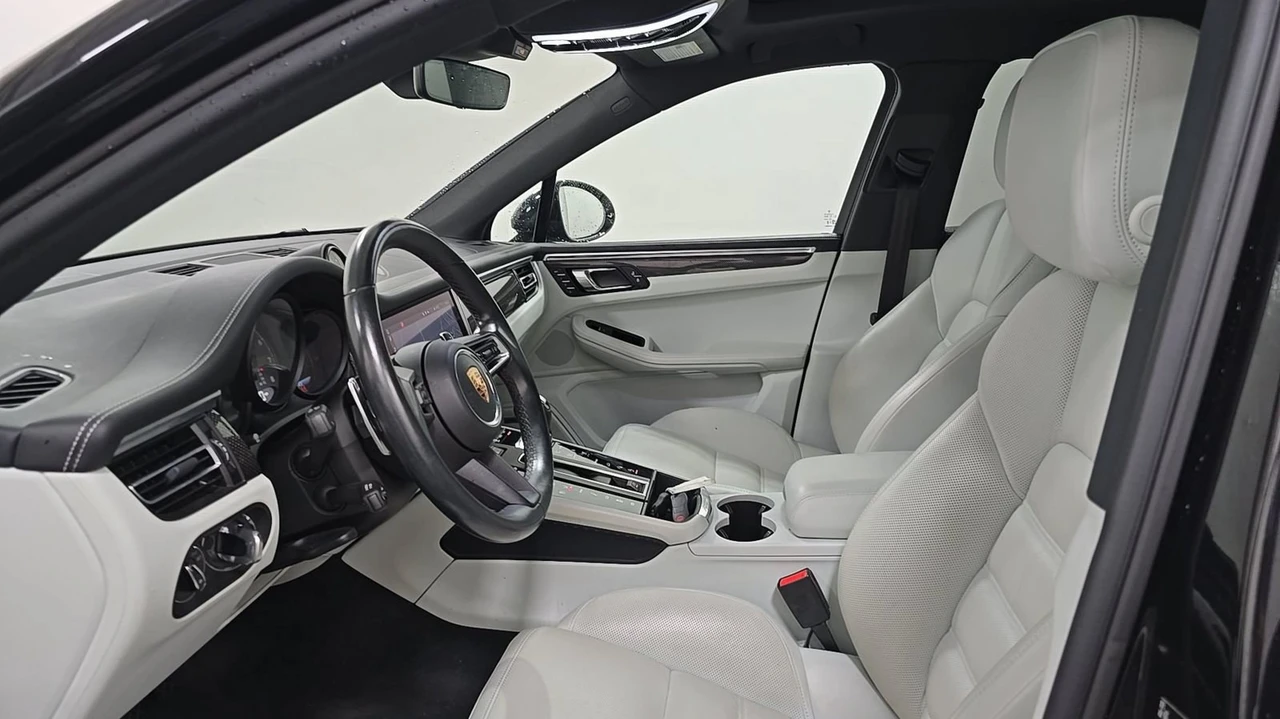 2023 Porsche Macan - Image 6 of 12