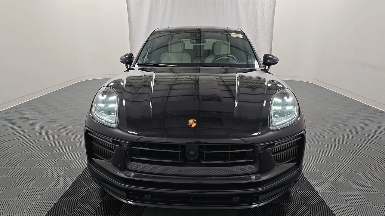 2023 Porsche Macan - Image 2 of 12
