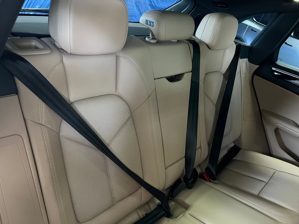 2023 Porsche Macan - Image 4 of 31