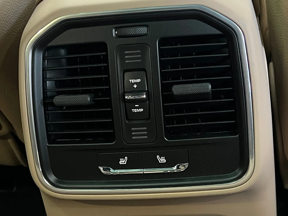2023 Porsche Macan - Image 6 of 31
