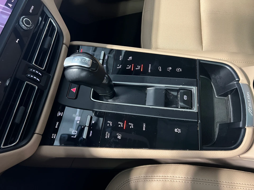 2023 Porsche Macan - Image 3 of 31