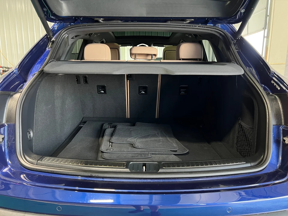 2023 Porsche Macan - Image 8 of 31