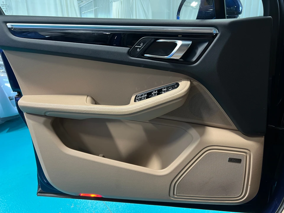 2023 Porsche Macan - Image 9 of 31