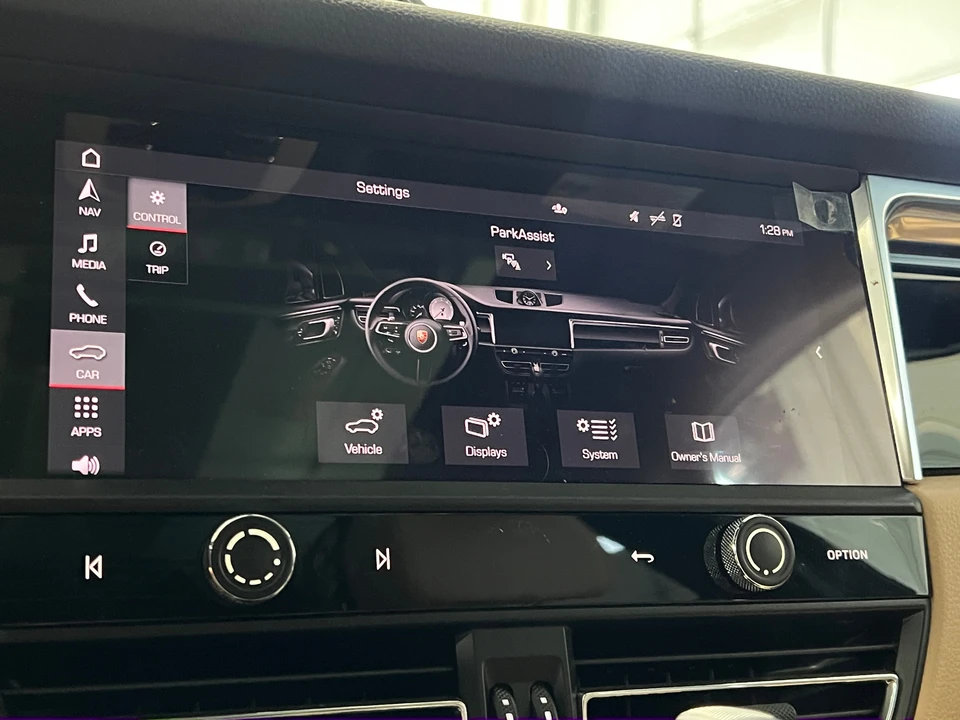 2023 Porsche Macan - Image 13 of 31