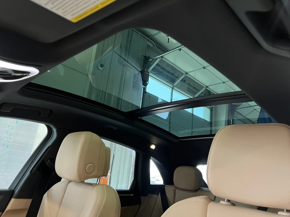 2023 Porsche Macan - Image 17 of 31