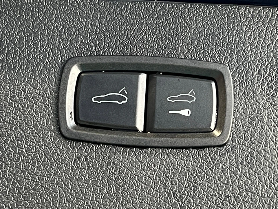 2023 Porsche Macan - Image 14 of 31