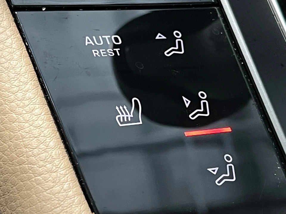 2023 Porsche Macan - Image 18 of 31
