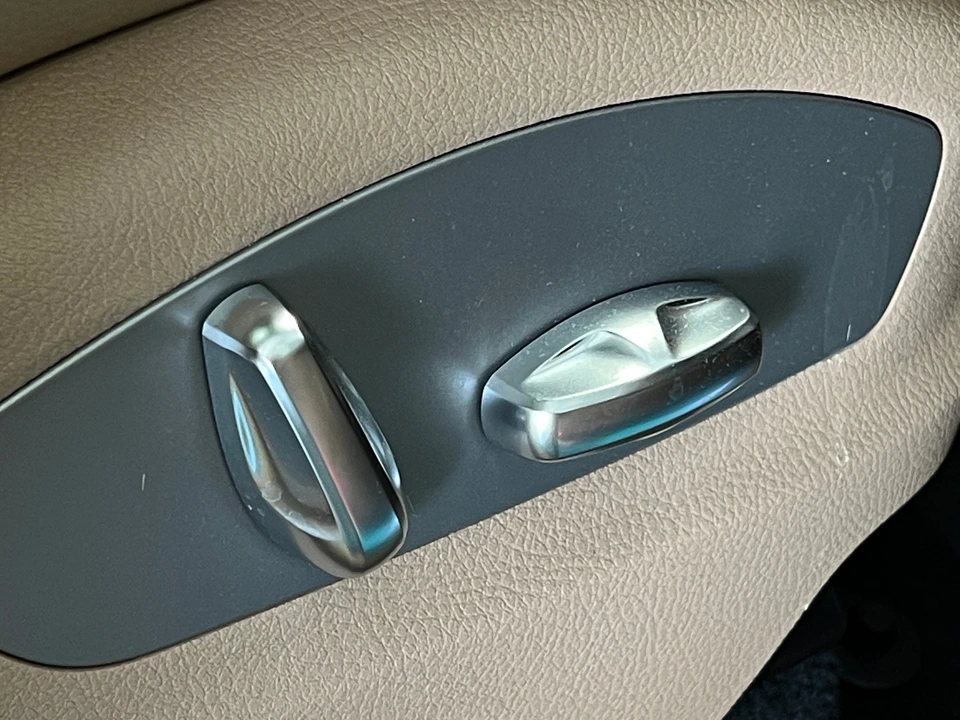 2023 Porsche Macan - Image 21 of 31