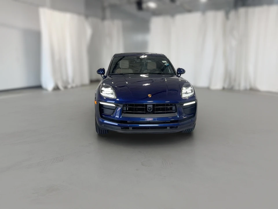 2023 Porsche Macan - Image 26 of 31