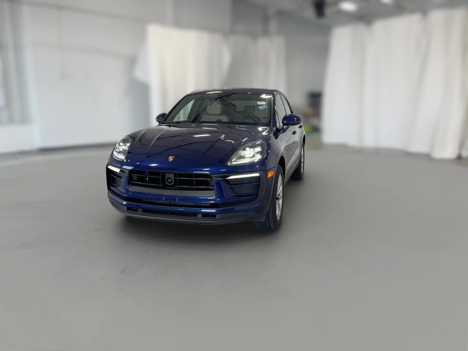2023 Porsche Macan - Image 27 of 31