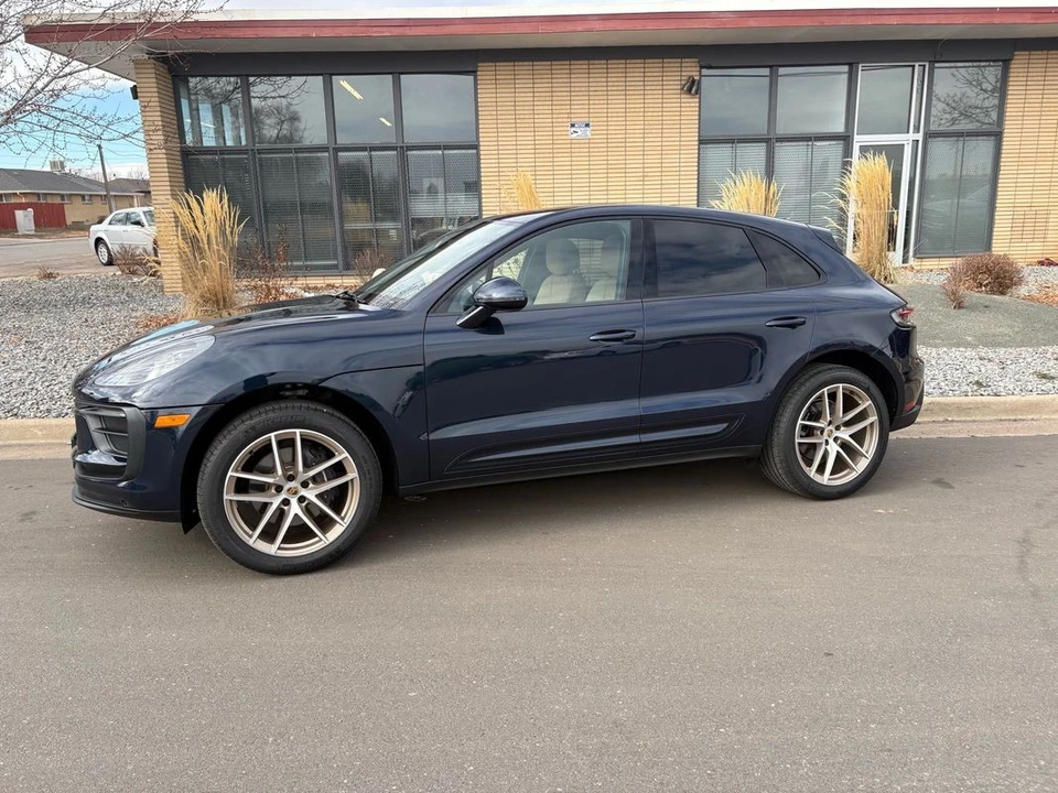 2023 Porsche Macan - Image 18 of 21