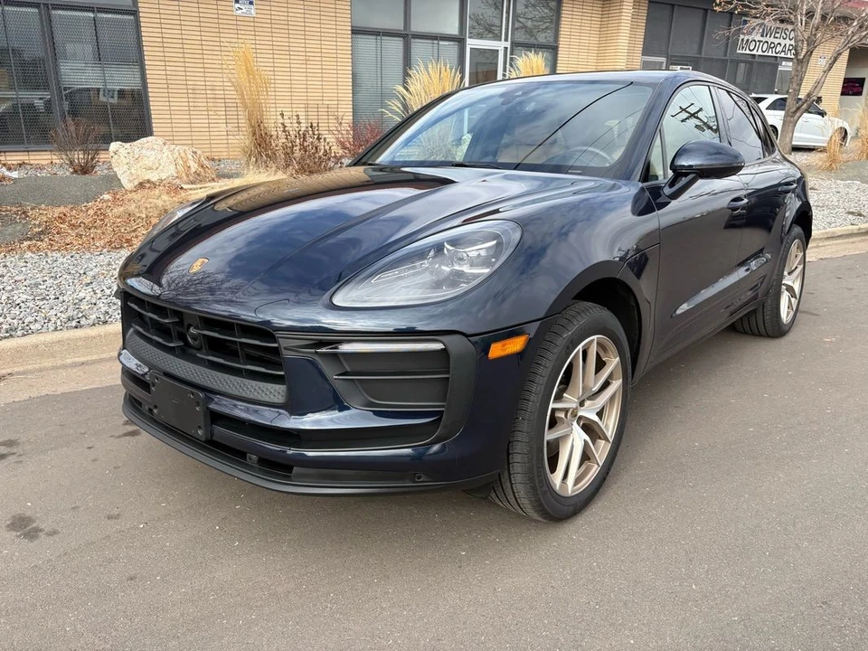 2023 Porsche Macan - Image 15 of 21
