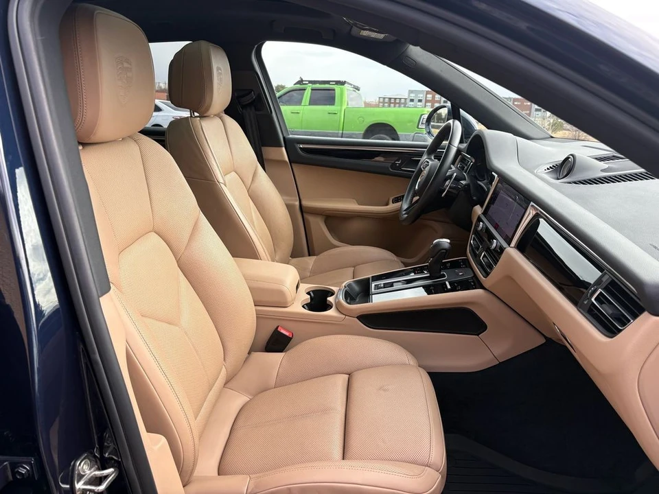 2023 Porsche Macan - Image 10 of 21