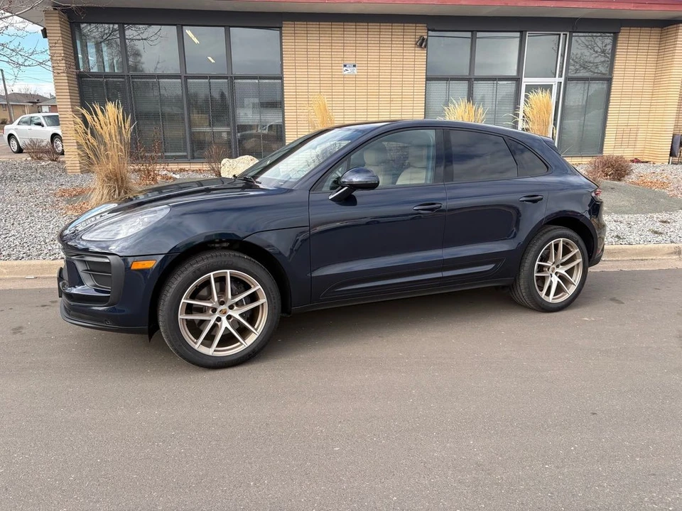 2023 Porsche Macan - Image 17 of 21