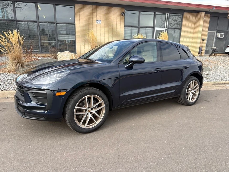 2023 Porsche Macan - Image 16 of 21