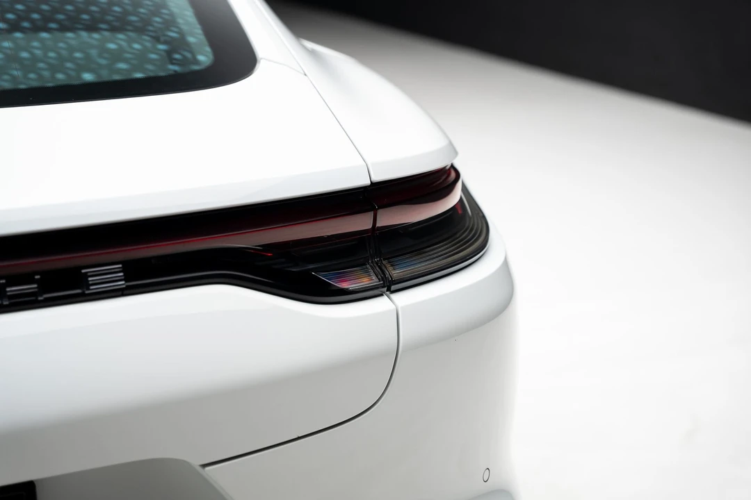 2023 Porsche 971 Panamera - Image 28 of 31