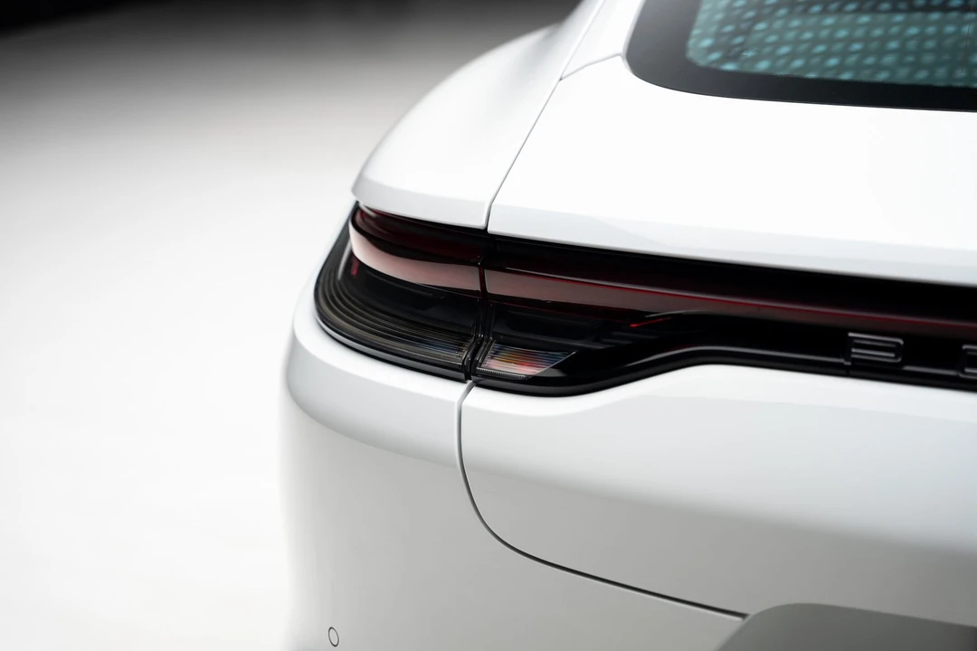 2023 Porsche 971 Panamera - Image 27 of 31
