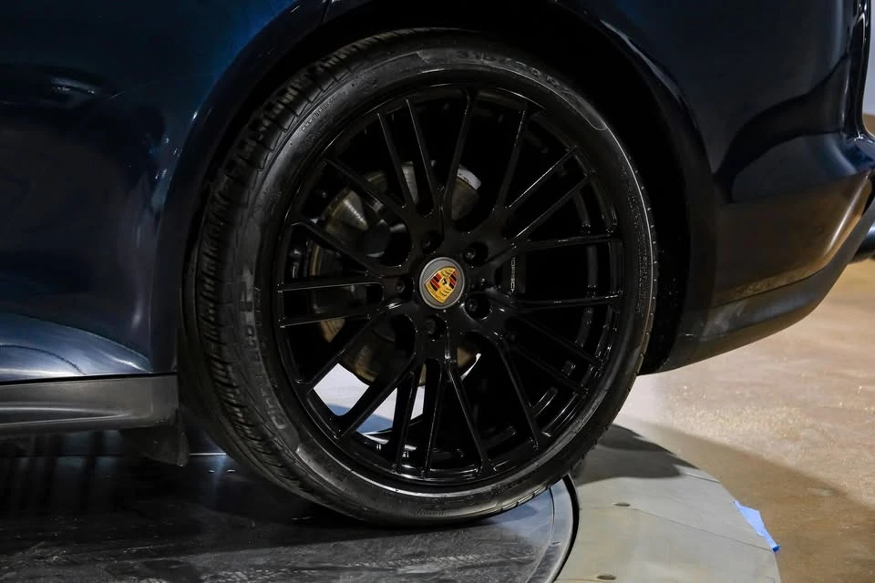 2023 Porsche 971 Panamera - Image 18 of 20