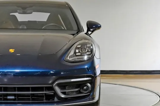 2023 Porsche Panamera 4 Platinum Edition