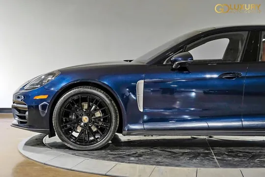 2023 Porsche Panamera 4 Platinum Edition