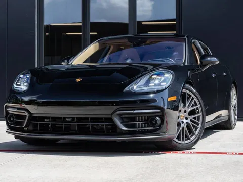 2023 Porsche Panamera 4 Platinum Edition