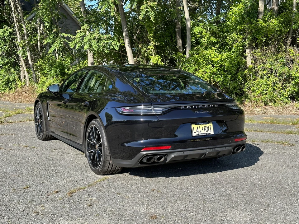 2023 Porsche 971 Panamera - Image 18 of 31