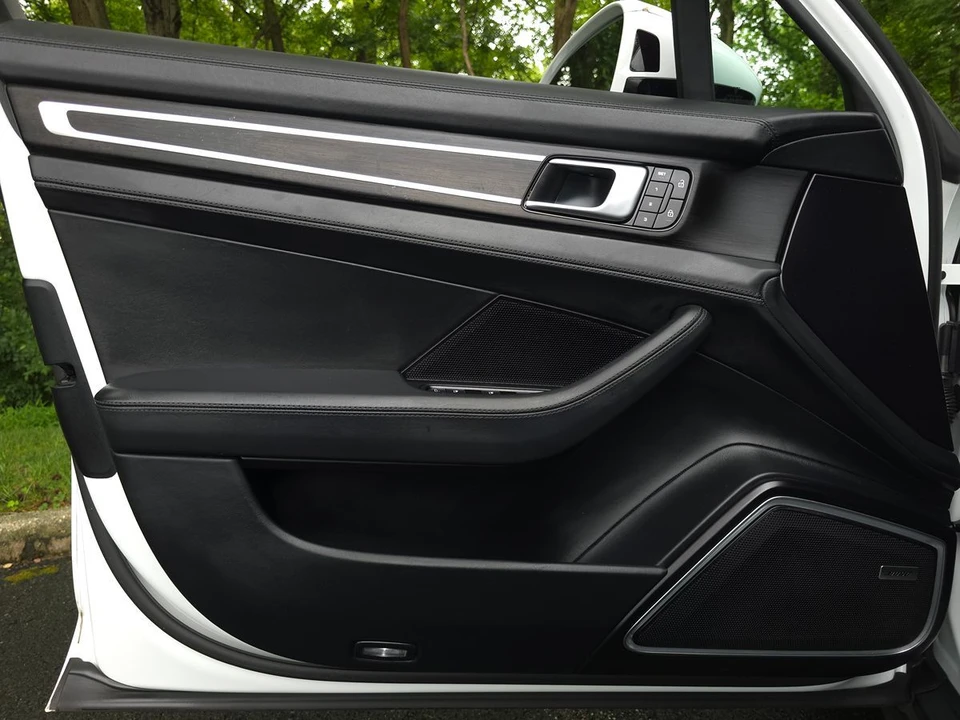 2023 Porsche 971 Panamera - Image 28 of 31