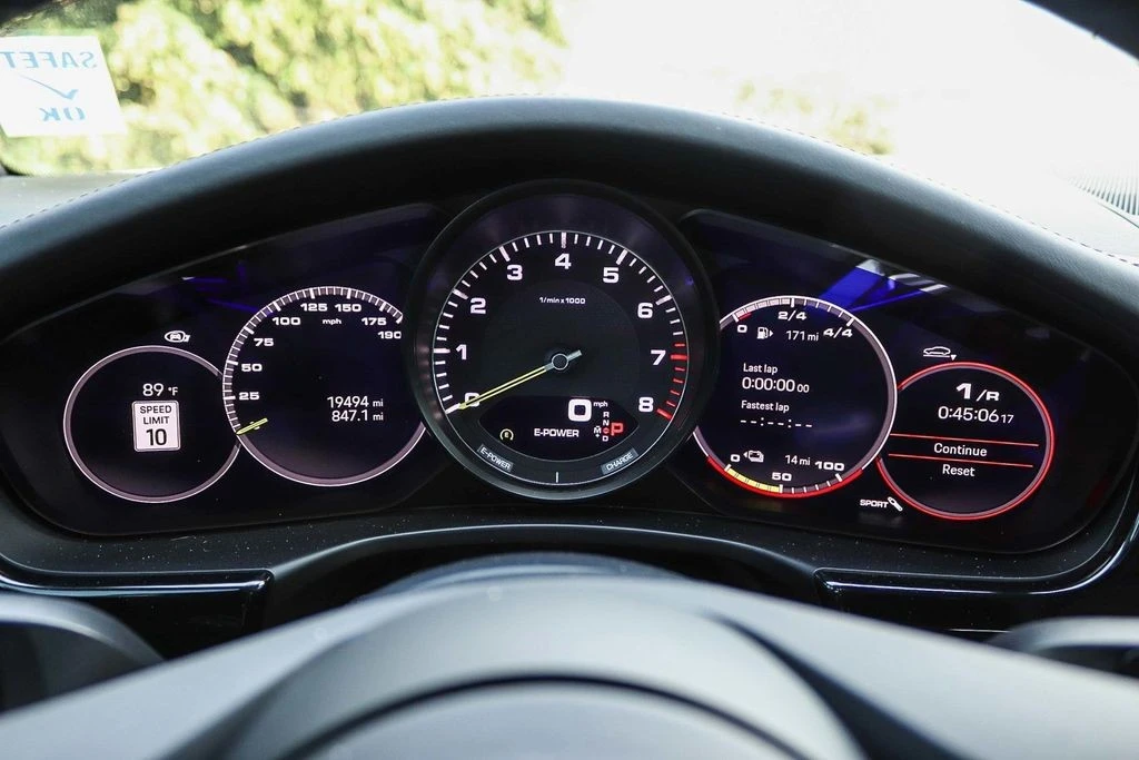 2023 Porsche 971 Panamera - Image 26 of 31