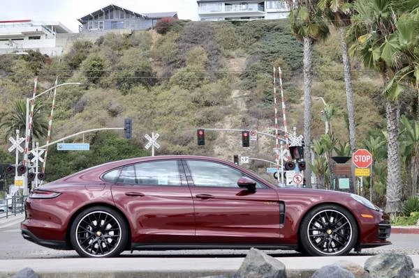 2023 Porsche 971 Panamera 4S - Image 9 of 16
