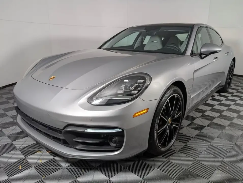 2023 Porsche 971 Panamera 4S - Image 9 of 10