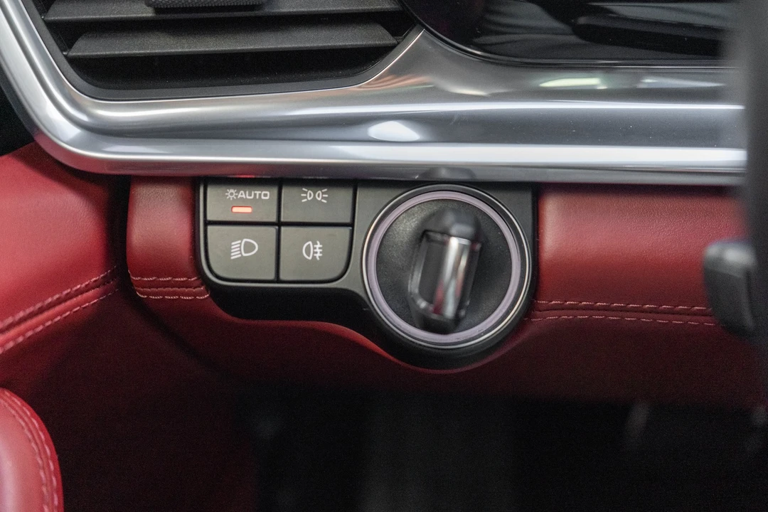 2023 Porsche 971 Panamera 4S - Image 14 of 31
