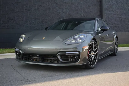 2023 Porsche Panamera GTS