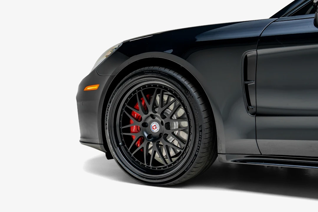2023 Porsche 971 Panamera Sport Turismo - Image 14 of 31