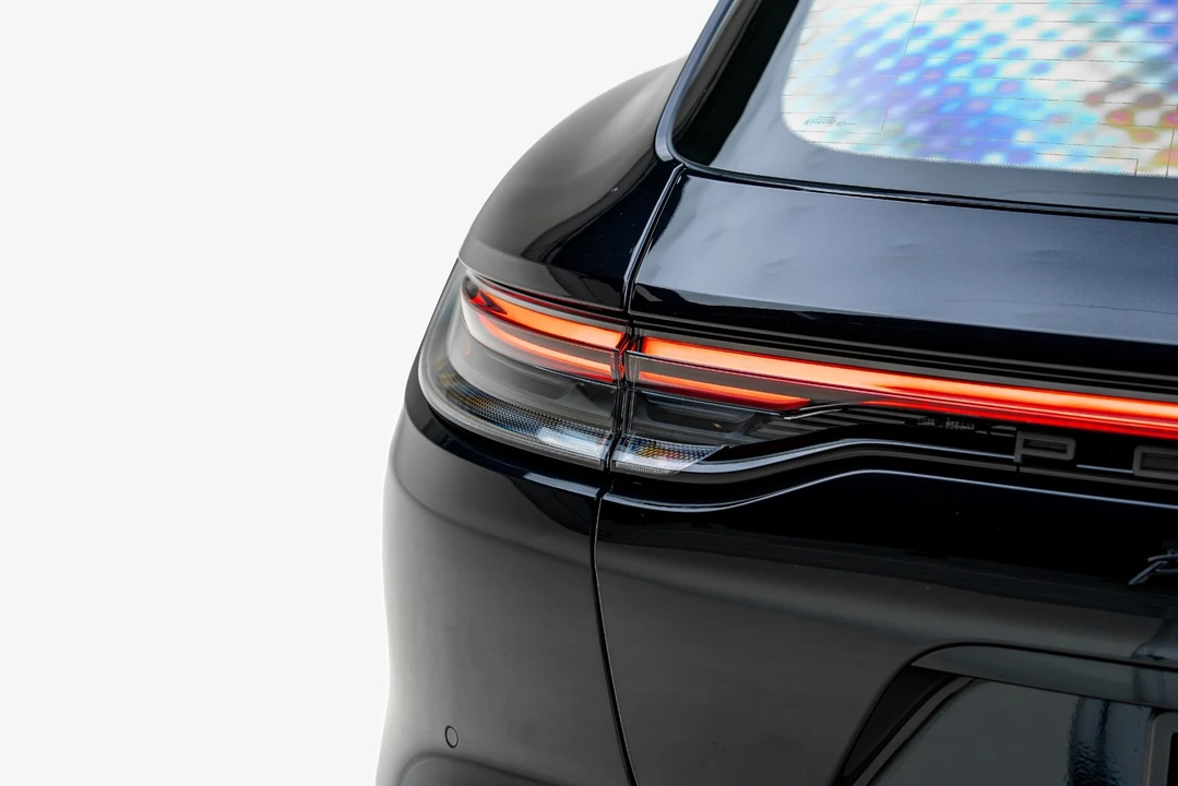 2023 Porsche 971 Panamera Sport Turismo - Image 24 of 31