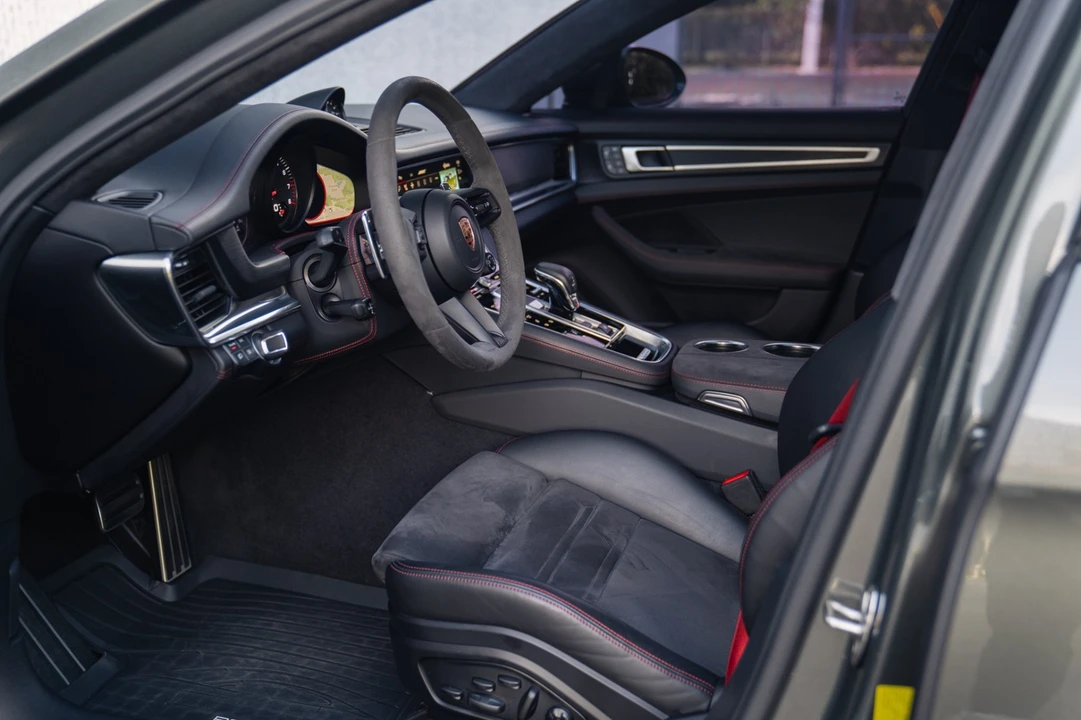 2023 Porsche 971 Panamera GTS - Image 26 of 31