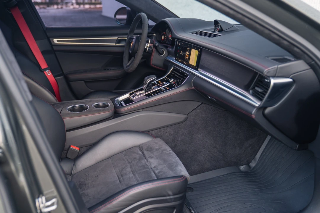 2023 Porsche 971 Panamera GTS - Image 27 of 31