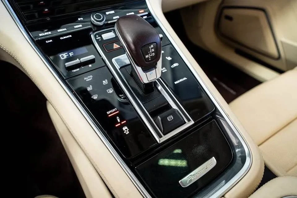 2023 Porsche 971 Panamera - Image 17 of 20