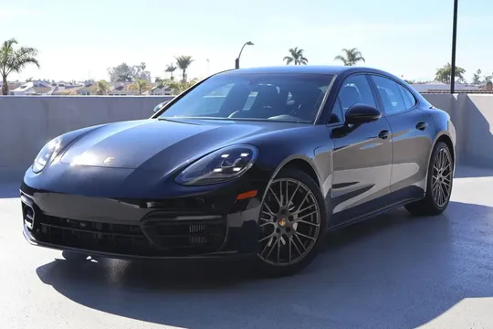 2023 Porsche Panamera Platinum Edition