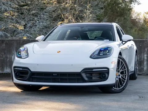 2023 Porsche Panamera Platinum Edition