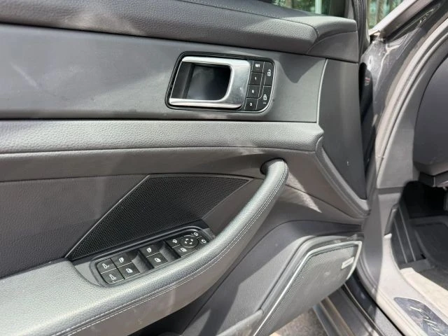 2023 Porsche 971 Panamera - Image 18 of 31