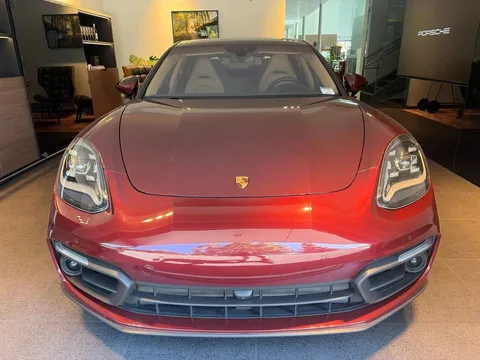 2023 Porsche Panamera Platinum Edition