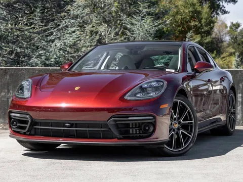 2023 Porsche Panamera Platinum Edition