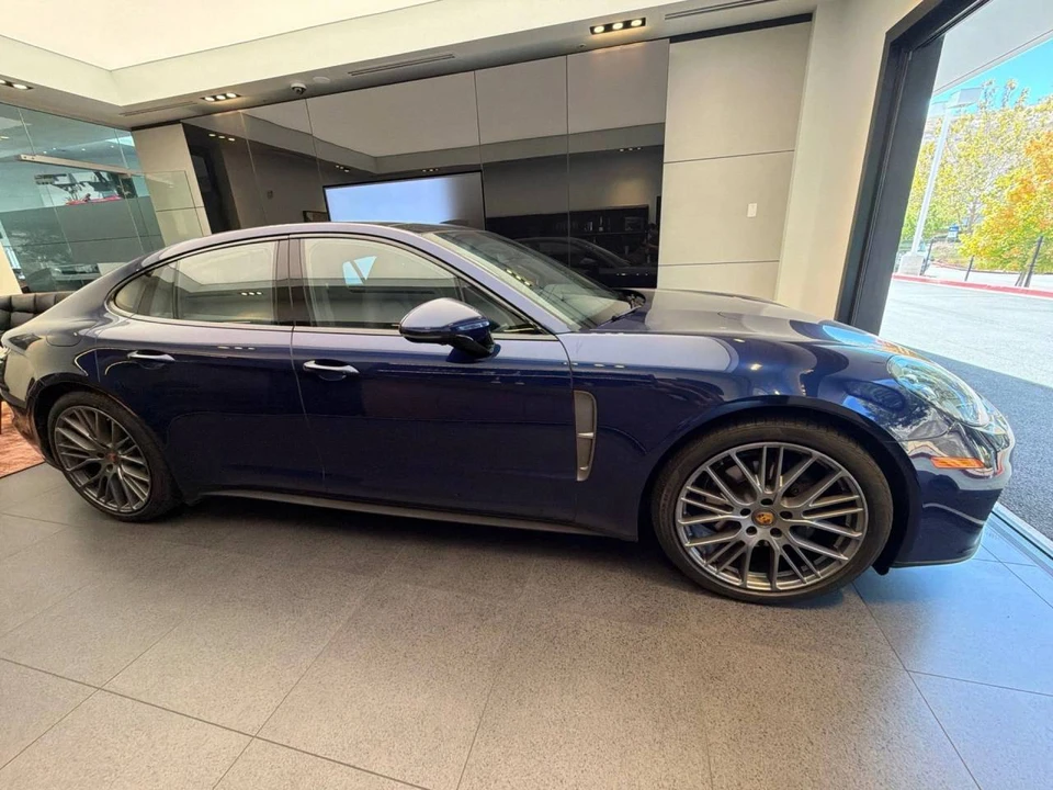 2023 Porsche Panamera - Image 4 of 4