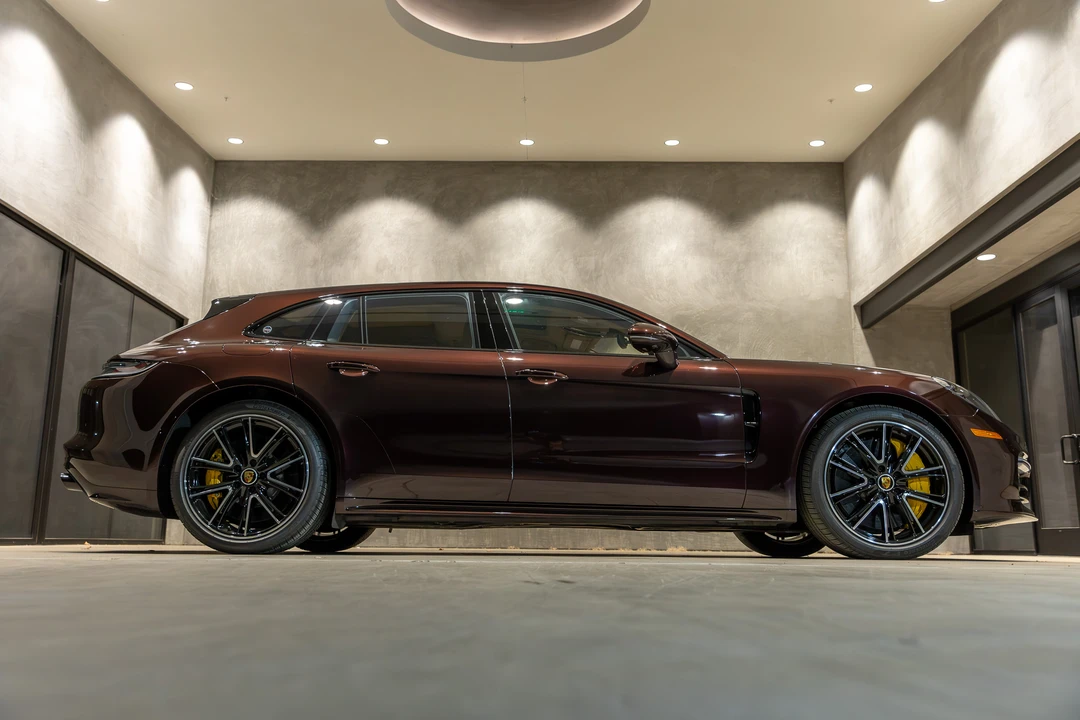 2023 Porsche 971 Panamera Sport Turismo - Image 27 of 31