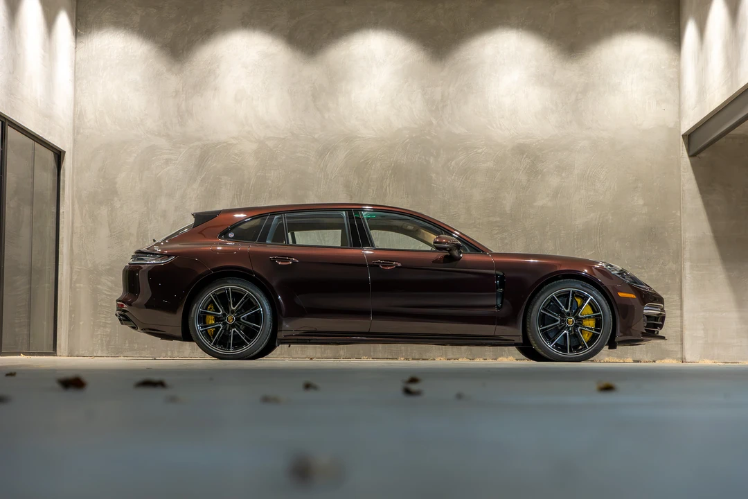 2023 Porsche 971 Panamera Sport Turismo - Image 25 of 31