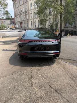 2023 Porsche Panamera Platinum Edition